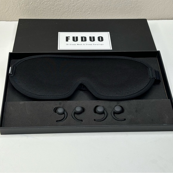 Dark & Quiet Bundle Memory Foam Eye Mask & 2 Pair Super Soft Silicone Ear Plugs - Picture 4 of 8